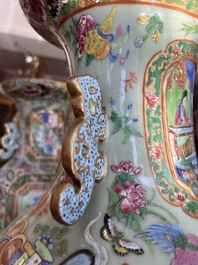 Paire de vase en porcelaine de Chine famille rose de Canton sur fond c&eacute;ladon &agrave; d&eacute;cor de sc&egrave;nes de palais, d'animaux et d'antiquit&eacute;s, 19&egrave;me si&egrave;cle