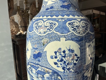 Important vase en porcelaine de Chine en bleu, blanc et rouge de cuivre, 19&egrave;me si&egrave;cle