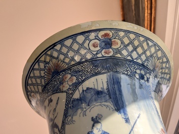 Important vase en porcelaine de Chine en bleu, blanc et rouge de cuivre, 19&egrave;me si&egrave;cle