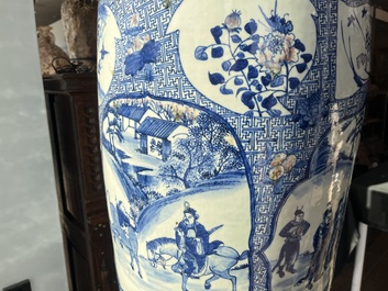 Important vase en porcelaine de Chine en bleu, blanc et rouge de cuivre, 19&egrave;me si&egrave;cle