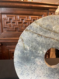 Trois disques bi en jade et serpentine, Chine, probablement &eacute;poque Liangzhu et post&eacute;rieur