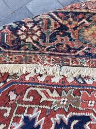 Grand tapis oriental de type Heriz &agrave; d&eacute;cor floral, laine sur coton, premi&egrave;re moiti&eacute; du 20&egrave;me si&egrave;cle