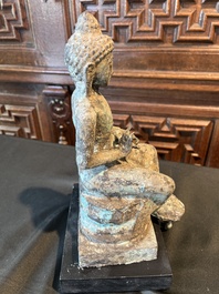 Un Bouddha et un Ganesh Majapahit en bronze oxyd&eacute;, Java de l'Est, 13&egrave;me/14&egrave;me si&egrave;cle