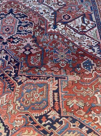 Grand tapis oriental de type Heriz &agrave; d&eacute;cor floral, laine sur coton, premi&egrave;re moiti&eacute; du 20&egrave;me si&egrave;cle