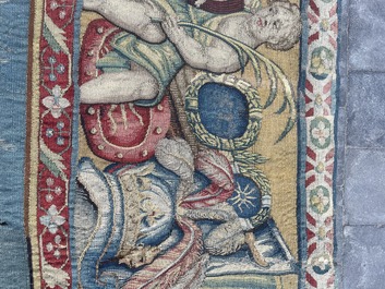 Importante tapisserie murale de Bruges repr&eacute;sentant 'Les porte-drapeaux' de la s&eacute;rie 'Les Triomphes de C&eacute;sar', seconde moiti&eacute; du 16&egrave;me si&egrave;cle