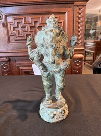 Un Bouddha et un Ganesh Majapahit en bronze oxyd&eacute;, Java de l'Est, 13&egrave;me/14&egrave;me si&egrave;cle