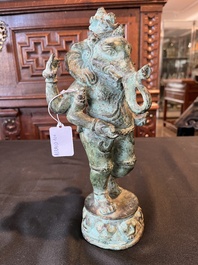Un Bouddha et un Ganesh Majapahit en bronze oxyd&eacute;, Java de l'Est, 13&egrave;me/14&egrave;me si&egrave;cle