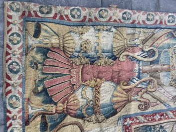 Importante tapisserie murale de Bruges repr&eacute;sentant 'Les porte-drapeaux' de la s&eacute;rie 'Les Triomphes de C&eacute;sar', seconde moiti&eacute; du 16&egrave;me si&egrave;cle