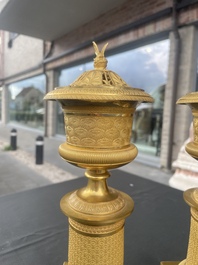 Paire de cassolettes ou vases pots-pourris Empire en bronze dor&eacute;, France, 1&egrave;re moiti&eacute; du 19&egrave;me si&egrave;cle