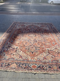 Grand tapis oriental de type Heriz &agrave; d&eacute;cor floral, laine sur coton, premi&egrave;re moiti&eacute; du 20&egrave;me si&egrave;cle