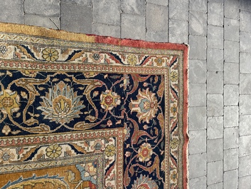 Grand tapis oriental de type Tabriz &agrave; d&eacute;cor floral, laine sur coton, deuxi&egrave;me quart du 20&egrave;me si&egrave;cle
