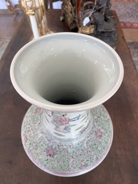 Vase en porcelaine de Chine famille rose &agrave; sujet narratif, 19&egrave;me si&egrave;cle