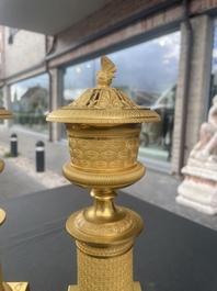 Paire de cassolettes ou vases pots-pourris Empire en bronze dor&eacute;, France, 1&egrave;re moiti&eacute; du 19&egrave;me si&egrave;cle
