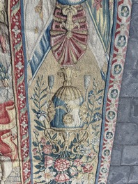 Importante tapisserie murale de Bruges repr&eacute;sentant 'Les porte-drapeaux' de la s&eacute;rie 'Les Triomphes de C&eacute;sar', seconde moiti&eacute; du 16&egrave;me si&egrave;cle