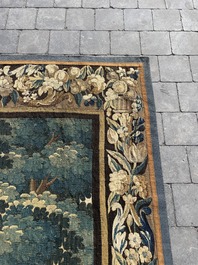 Tapisserie murale &agrave; d&eacute;cor d'oiseaux dans un jardin de ch&acirc;teau, Flandres, fin du 17&egrave;me si&egrave;cle