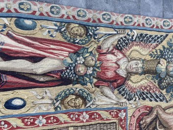 Importante tapisserie murale de Bruges repr&eacute;sentant 'Les porte-drapeaux' de la s&eacute;rie 'Les Triomphes de C&eacute;sar', seconde moiti&eacute; du 16&egrave;me si&egrave;cle
