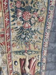 Importante tapisserie murale de Bruges repr&eacute;sentant 'Les porte-drapeaux' de la s&eacute;rie 'Les Triomphes de C&eacute;sar', seconde moiti&eacute; du 16&egrave;me si&egrave;cle