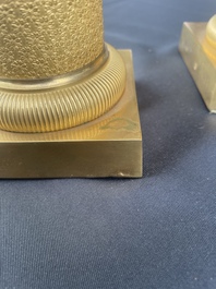 Paire de cassolettes ou vases pots-pourris Empire en bronze dor&eacute;, France, 1&egrave;re moiti&eacute; du 19&egrave;me si&egrave;cle