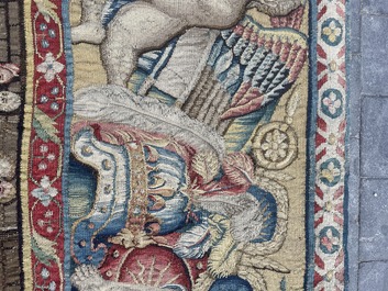 Importante tapisserie murale de Bruges repr&eacute;sentant 'Les porte-drapeaux' de la s&eacute;rie 'Les Triomphes de C&eacute;sar', seconde moiti&eacute; du 16&egrave;me si&egrave;cle
