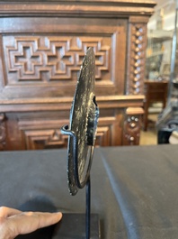 Trois disques bi en jade et serpentine, Chine, probablement &eacute;poque Liangzhu et post&eacute;rieur