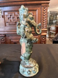 Un Bouddha et un Ganesh Majapahit en bronze oxyd&eacute;, Java de l'Est, 13&egrave;me/14&egrave;me si&egrave;cle