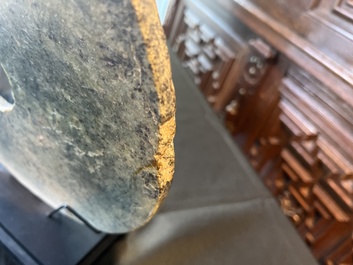 Trois disques bi en jade et serpentine, Chine, probablement &eacute;poque Liangzhu et post&eacute;rieur