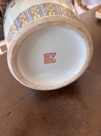 Collection vari&eacute;e en porcelaine, &eacute;maux cloisonn&eacute;s et bronze, Chine, 19&egrave;me/20&egrave;me si&egrave;cle