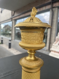 Paire de cassolettes ou vases pots-pourris Empire en bronze dor&eacute;, France, 1&egrave;re moiti&eacute; du 19&egrave;me si&egrave;cle