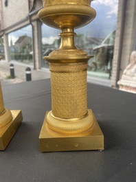 Paire de cassolettes ou vases pots-pourris Empire en bronze dor&eacute;, France, 1&egrave;re moiti&eacute; du 19&egrave;me si&egrave;cle