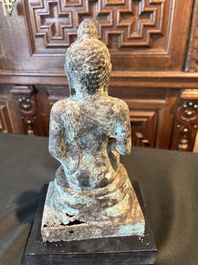 Un Bouddha et un Ganesh Majapahit en bronze oxyd&eacute;, Java de l'Est, 13&egrave;me/14&egrave;me si&egrave;cle