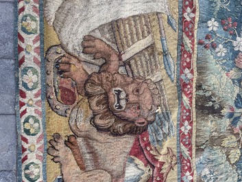 Importante tapisserie murale de Bruges repr&eacute;sentant 'Les porte-drapeaux' de la s&eacute;rie 'Les Triomphes de C&eacute;sar', seconde moiti&eacute; du 16&egrave;me si&egrave;cle