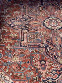 Grand tapis oriental de type Heriz &agrave; d&eacute;cor floral, laine sur coton, premi&egrave;re moiti&eacute; du 20&egrave;me si&egrave;cle