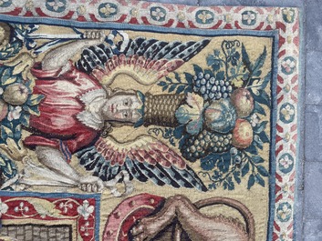 Importante tapisserie murale de Bruges repr&eacute;sentant 'Les porte-drapeaux' de la s&eacute;rie 'Les Triomphes de C&eacute;sar', seconde moiti&eacute; du 16&egrave;me si&egrave;cle