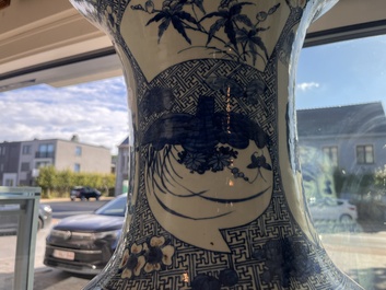 Important vase en porcelaine de Chine en bleu, blanc et rouge de cuivre, 19&egrave;me si&egrave;cle