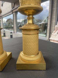 Paire de cassolettes ou vases pots-pourris Empire en bronze dor&eacute;, France, 1&egrave;re moiti&eacute; du 19&egrave;me si&egrave;cle