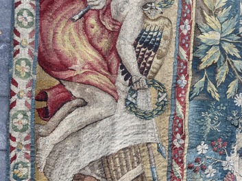 Importante tapisserie murale de Bruges repr&eacute;sentant 'Les porte-drapeaux' de la s&eacute;rie 'Les Triomphes de C&eacute;sar', seconde moiti&eacute; du 16&egrave;me si&egrave;cle