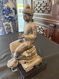 Un Bouddha et un Ganesh Majapahit en bronze oxyd&eacute;, Java de l'Est, 13&egrave;me/14&egrave;me si&egrave;cle