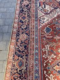 Grand tapis oriental de type Heriz &agrave; d&eacute;cor floral, laine sur coton, premi&egrave;re moiti&eacute; du 20&egrave;me si&egrave;cle