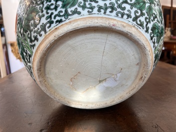 Jardini&egrave;re en porcelaine de Chine famille verte &agrave; d&eacute;cor de ph&eacute;nix, 19&egrave;me si&egrave;cle