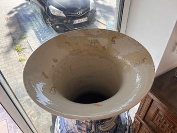 Important vase en porcelaine de Chine en bleu, blanc et rouge de cuivre, 19&egrave;me si&egrave;cle