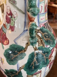 Vase en porcelaine de Chine famille rose &agrave; sujet narratif, 19&egrave;me si&egrave;cle