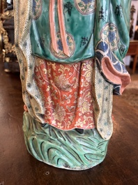 Importante figure d'une femme &agrave; l'enfant en porcelaine de Chine famille verte, 19&egrave;me si&egrave;cle