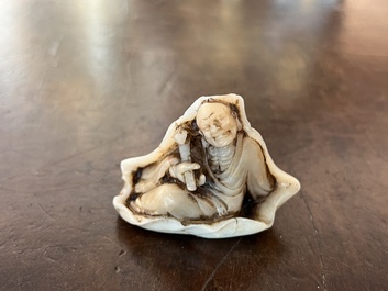 Sculpture d'un Luohan en pierre de savon, Chine, 19&egrave;me si&egrave;cle