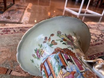 Paire de vases en porcelaine de Chine famille rose de Canton &agrave; d&eacute;cor floral et de sc&egrave;nes de palais, 19&egrave;me si&egrave;cle