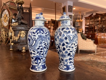 Collection vari&eacute;e en porcelaine de Chine bleu et blanc, Kangxi et post&eacute;rieur