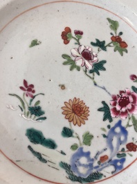 Huit assiettes en porcelaine de Chine famille rose &agrave; d&eacute;cor floral, 18&egrave;me si&egrave;cle