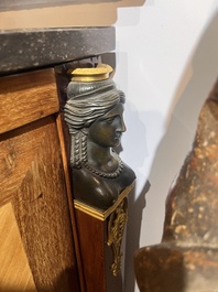 Jean Joseph Chapuis (1765-1864): Buffet Empire de forme demi-lune en placage d'acajou flamm&eacute; aux montures en bronze et dessus en marbre