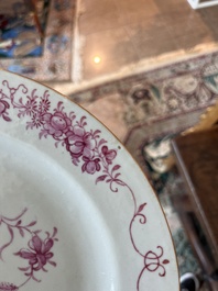 Huit assiettes en porcelaine de Chine famille rose &agrave; d&eacute;cor floral, 18&egrave;me si&egrave;cle