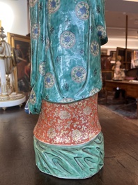 Importante figure d'une femme &agrave; l'enfant en porcelaine de Chine famille verte, 19&egrave;me si&egrave;cle