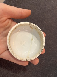 Cinq vases en porcelaine de Chine en bleu et blanc, famille rose et famille verte, 19&egrave;me/20&egrave;me si&egrave;cle